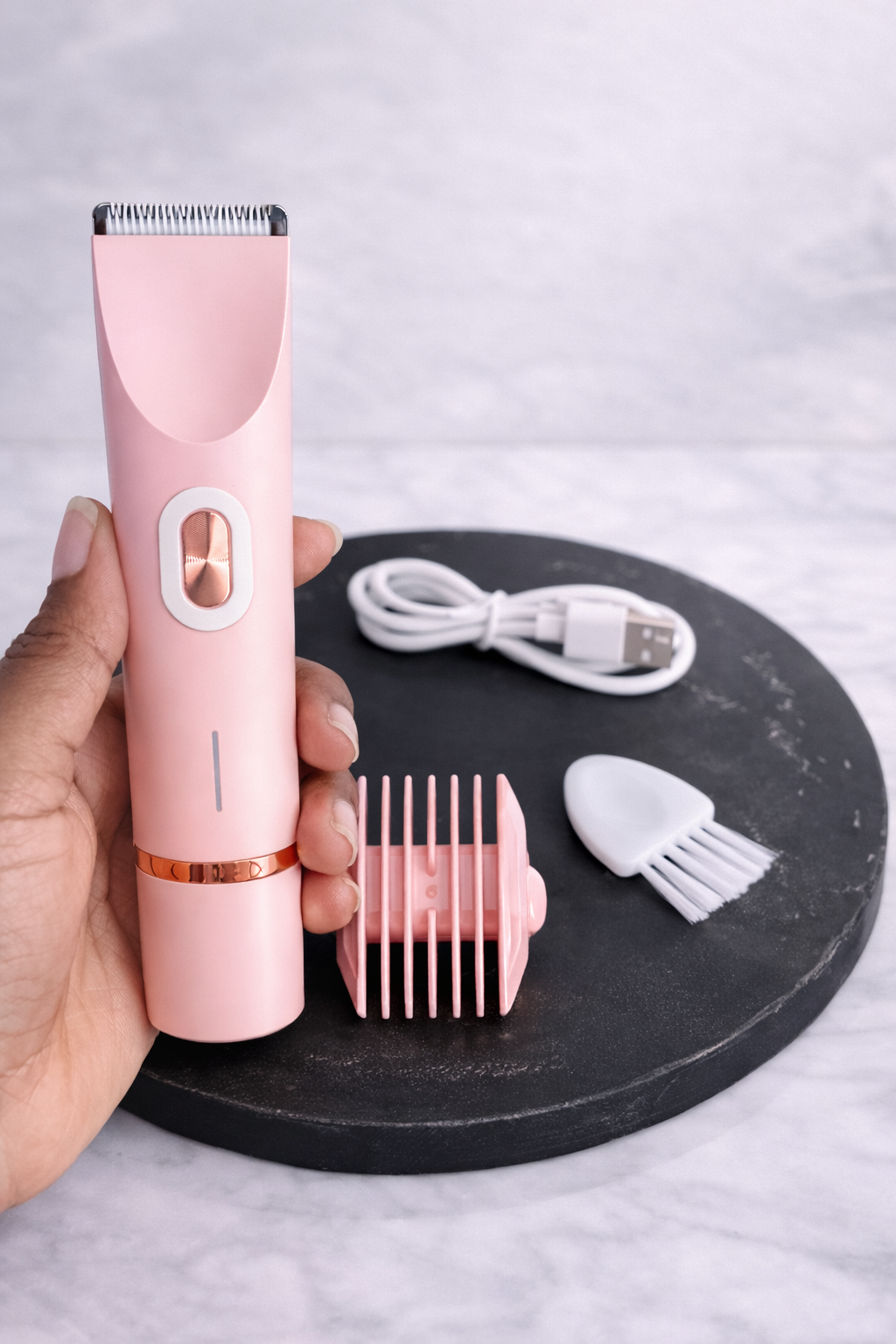 Épilateur ProLiss, votre allié beauté pour une peau lisse en toute sérénité.